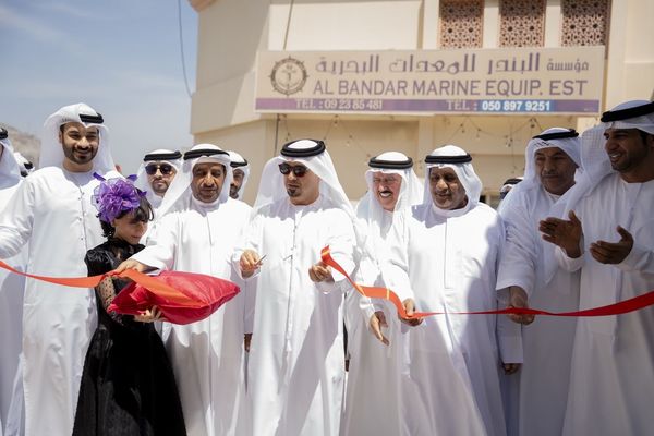 "الشارقة للثروة السمكية" تفتتح مصنع الثلج في جمعية خورفكان التعاونية لصيادي الأسماك