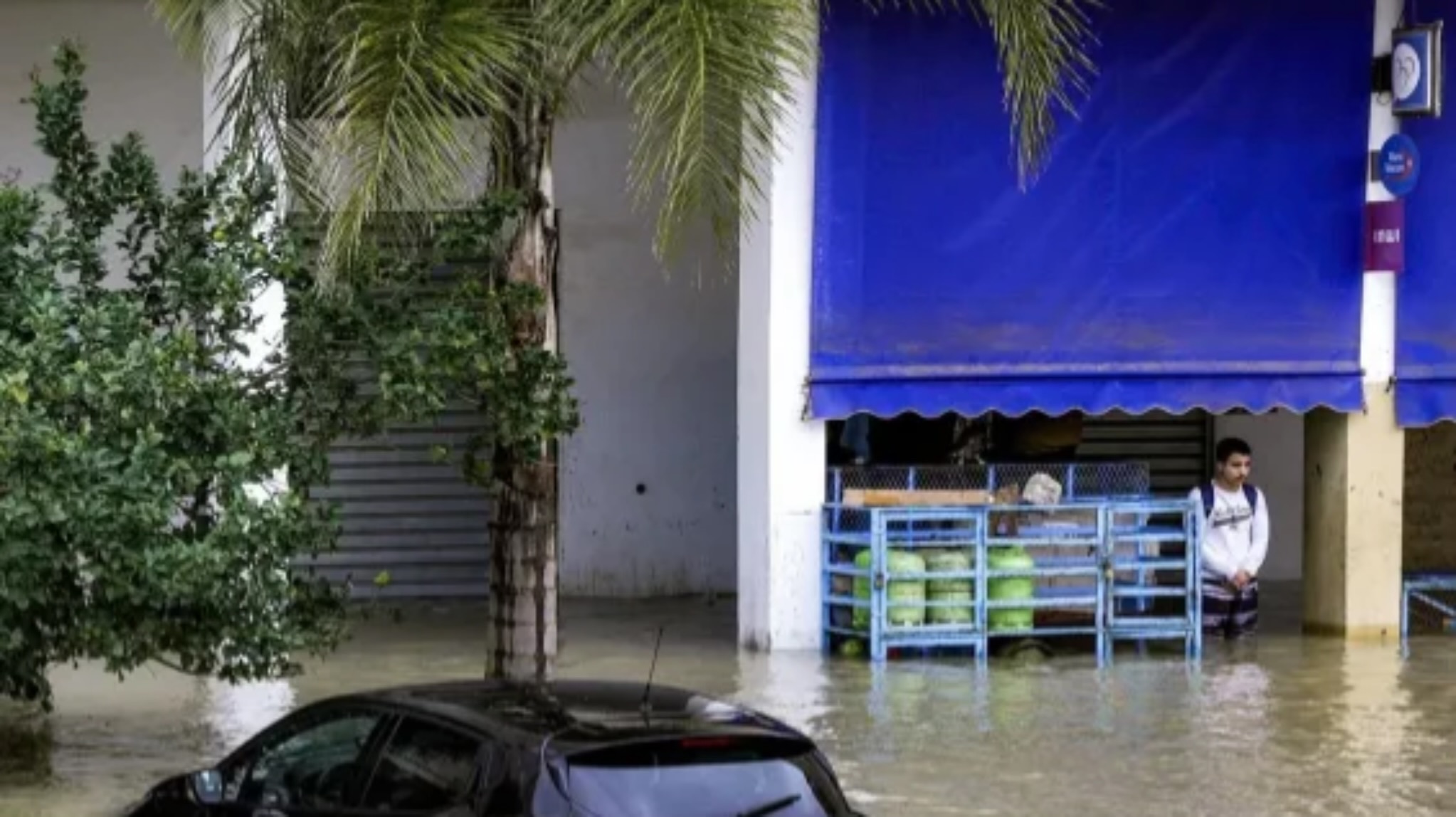 مساعدات مالية تصل إلى 6 آلاف درهم.. مصدر يكشف تفاصيل برنامج دعم المتضررين من الفيضانات