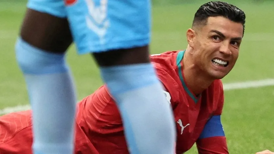 موكاو لاعب الكونغو: لم نخطط لإيقاف رونالدو... إنه كبير في السن!