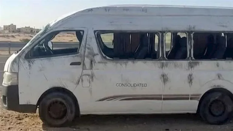 3 مصابين في انقلاب ميكروباص أعلى الطريق الدائري ورفع آثار الحادث