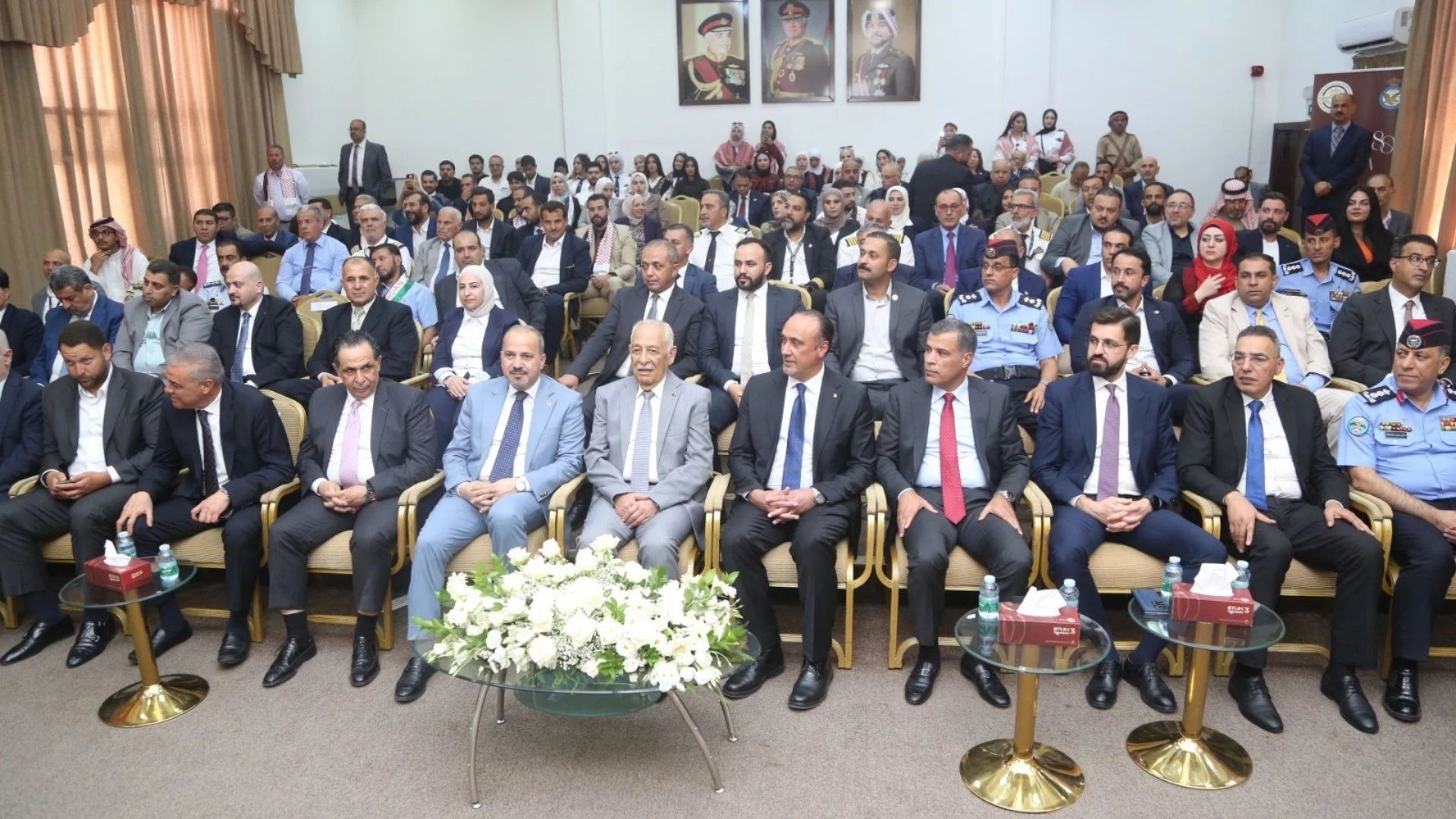 العيسوي يرعى احتفالية كلية الملكة نور الجامعية للطيران وأكاديمية الطيران الملكية الأردنية بذكرى الاستقلال