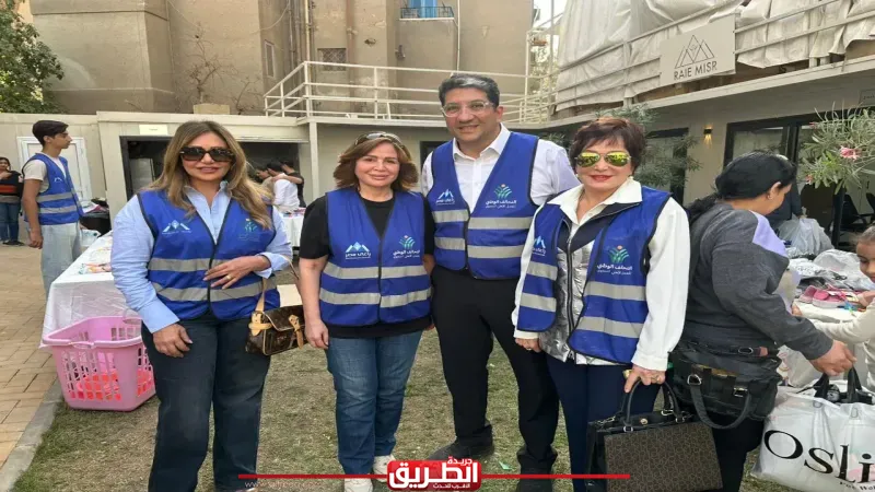 إلهام شاهين وليلى علوي ولبلبة يشاركن في توزيع ملابس العيد بمؤسسة راعي مصر