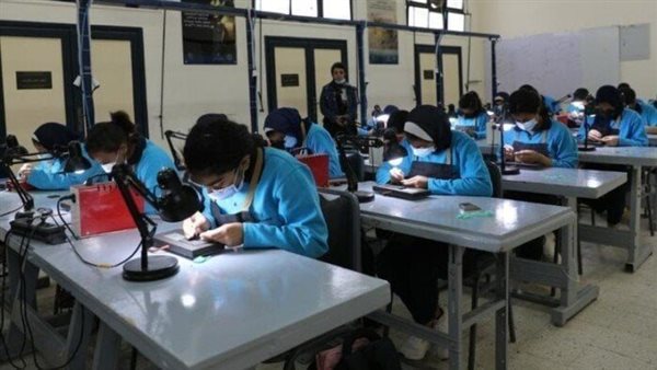 التعليم تطرح نماذج استرشادية لامتحانات الدبلومات الفنية بنظام البوكليت