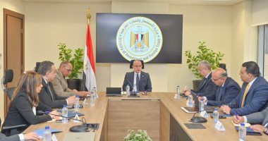 وزير الاستثمار والتجارة الخارجية يعقد اجتماعا لمتابعة مؤشرات الأداء وخطط العمل