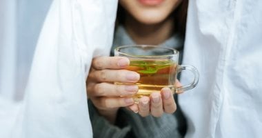 لماذا ينصح الخبراء بـ الشاي الأخضر رغم آثاره الجانبية