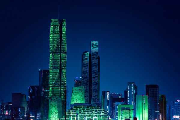السعودية تقفز 10 مراتب في مؤشر السعادة.. نموذج وطني يعيد تعريف “الرضا الإنساني”