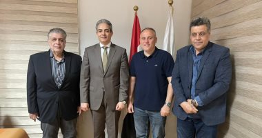 الإعلاميين: أسامة حسني يمثل أمام النقابة لتقنين أوضاعه