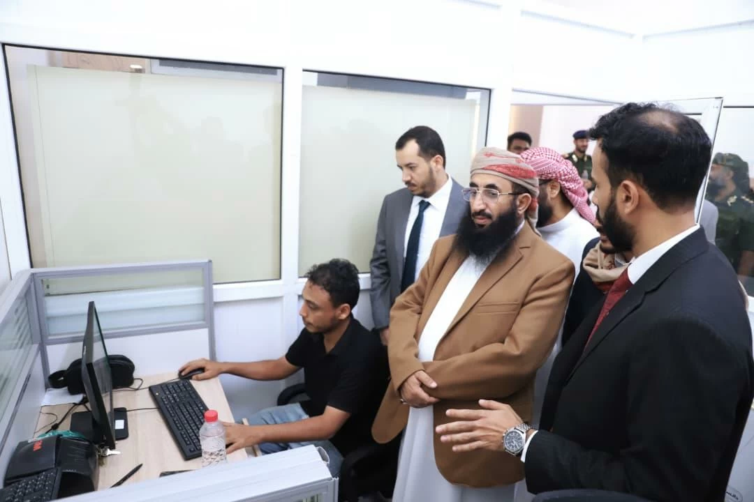 وزير الأوقاف اليمني لـ «عكاظ» انطلاق أول أفواج الحجاج براً وجواً للأراضي المقدسة