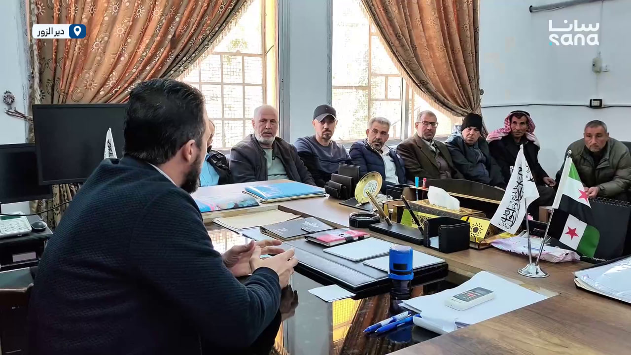 الشؤون الاجتماعية بدير الزور تجري مقابلات لإعادة الموظفين المفصولين عن العمل لالتحاقهم بالثورة
