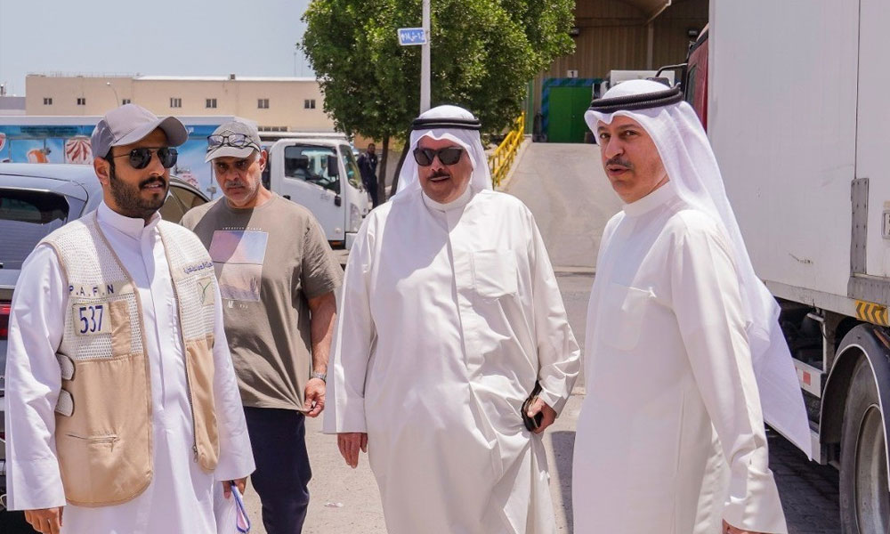 وزير التجارة يتفقد منشآت غذائية في صبحان ويؤكد استمرار الحملات الرقابية