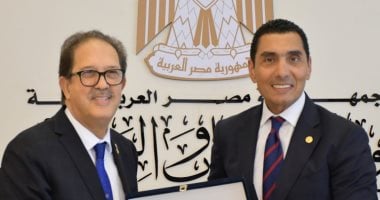 وزير الرياضة يبحث مع رئيسى الأنوكا واللجنة الأولمبية زيادة عدد الألعاب بالدورة الأفريقية
