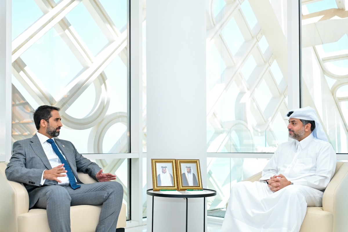 ‫ الرئيس التنفيذي لهيئة المناطق الحرة يجتمع مع سفير بنما