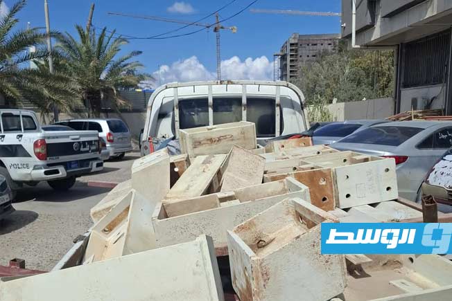 سرقة مواد حديدية من حرم جامعة طرابلس