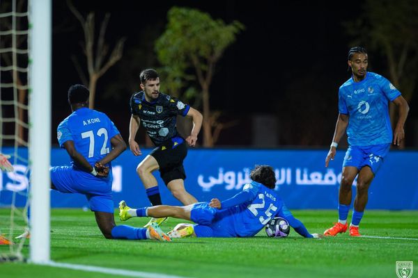 التعاون يقتنص التعادل من نيوم في اللحظات الأخيرة