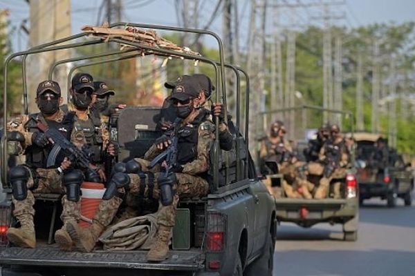 مقتل 3 جنود باكستانيين وإصابة 4 آخرين في هجوم مسلح
