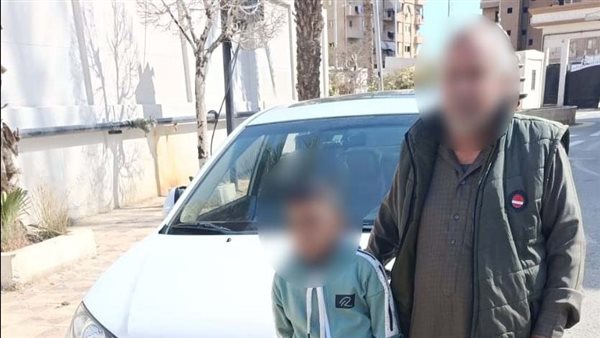 بعد تداول فيديو، القبض على والد طفل يقود سيارة بالسويس