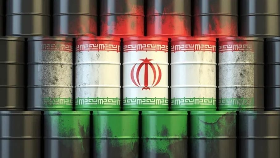 واشنطن تعلق عقوباتها على النفط الإيراني لفترة محدودة