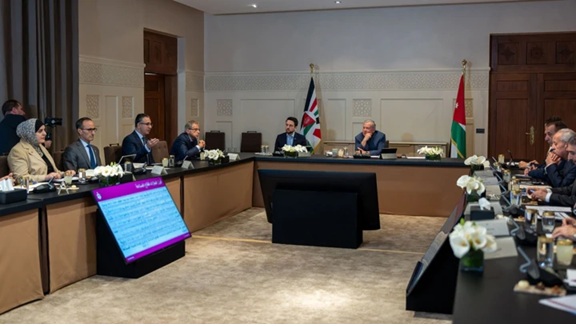 الملك يترأس اجتماعا مع مسؤولين وممثلين عن قطاع الصناعة