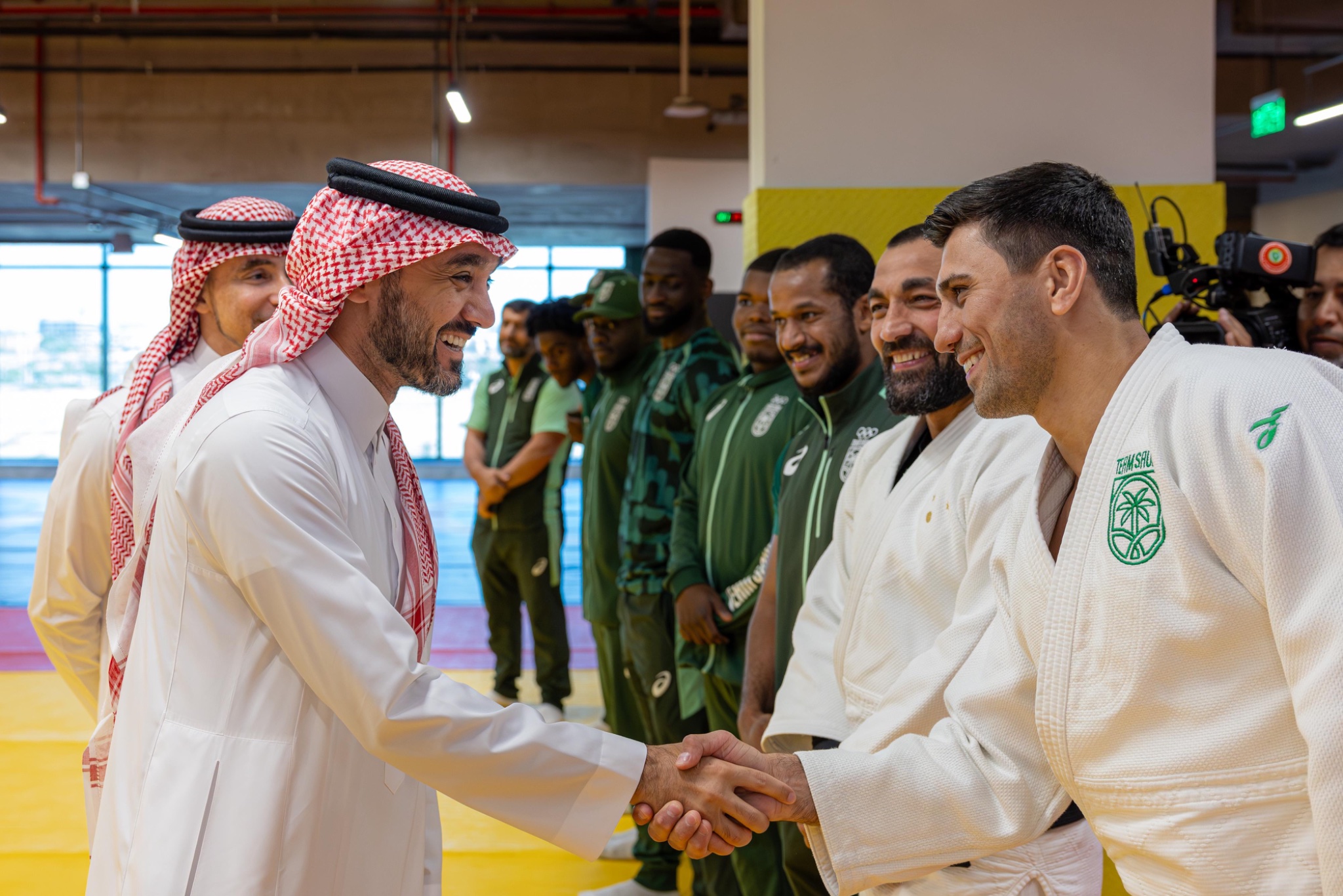 وزير الرياضة يدشّن مركز النخبة للرياضات القتالية بجدة
