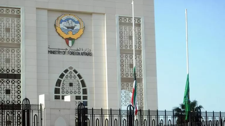 الكويت تستدعي القائم بالأعمال الإيراني وتخفض عدد أعضاء السفارة