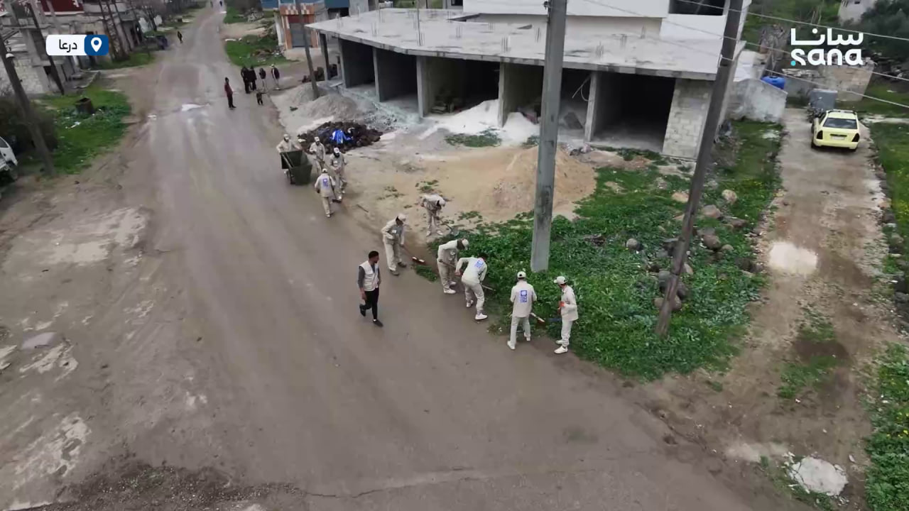 حملة في بلدة الشجرة بريف درعا لجمع النفايات وترحيلها إلى الأماكن المخصصة