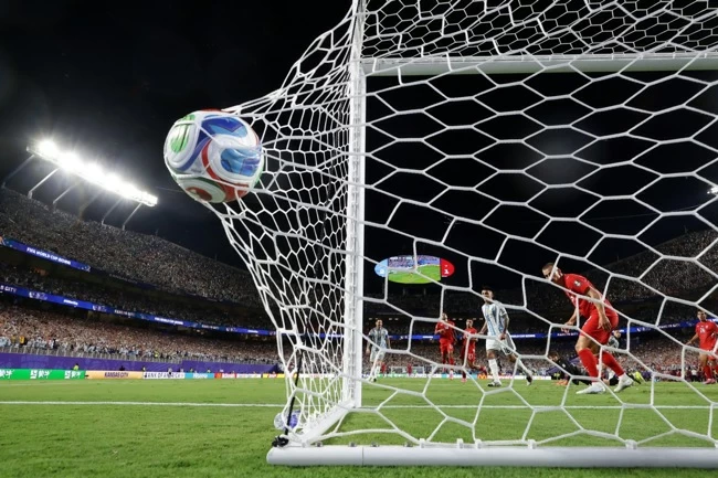 حتى عشب نهائي كأس العالم