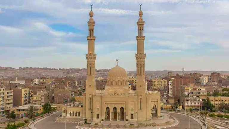 بالصور- تطوير حضاري شامل حول مسجد بدر بالطابية في أسوان