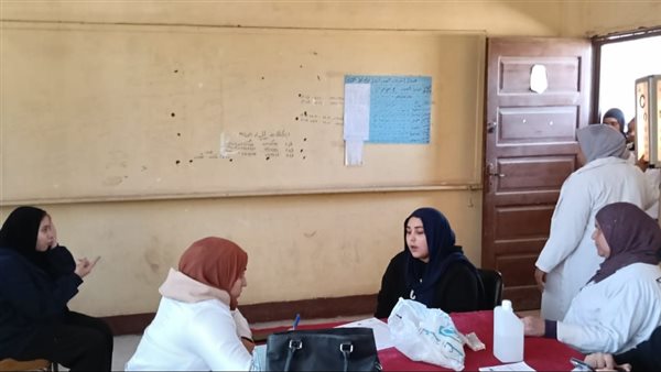 "من أجل قلوب أطفالنا"، قافلة جامعة بنها تفحص 264 طالبا بمدرسة سمير ناصف