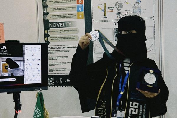 جنى المالكي تخطف الميدالية الفضية في المعرض الدولي للاختراعات والابتكارات في ماليزيا