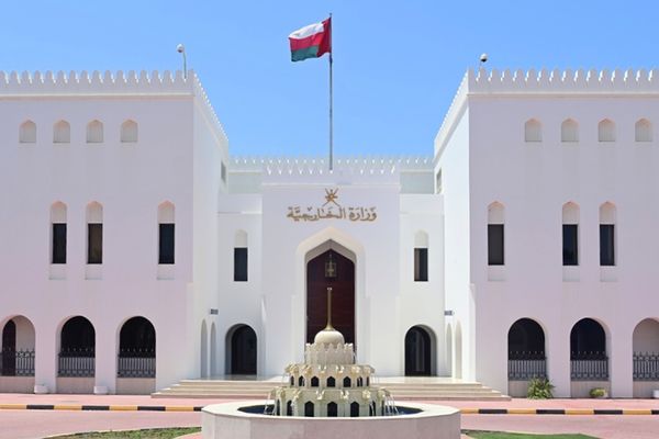 سلطنة عُمان تُدين الاعتداءات العسكرية على الكويت وتؤكد على تضامنها معها