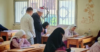 وكيل الأزهر يتفقد امتحانات الشهادة الثانوية بمجمع معاهد مدينة نصر النموذجى