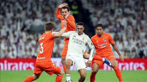 ريال مدريد يضرب سوسيداد برباعية ويتصدر الليجا