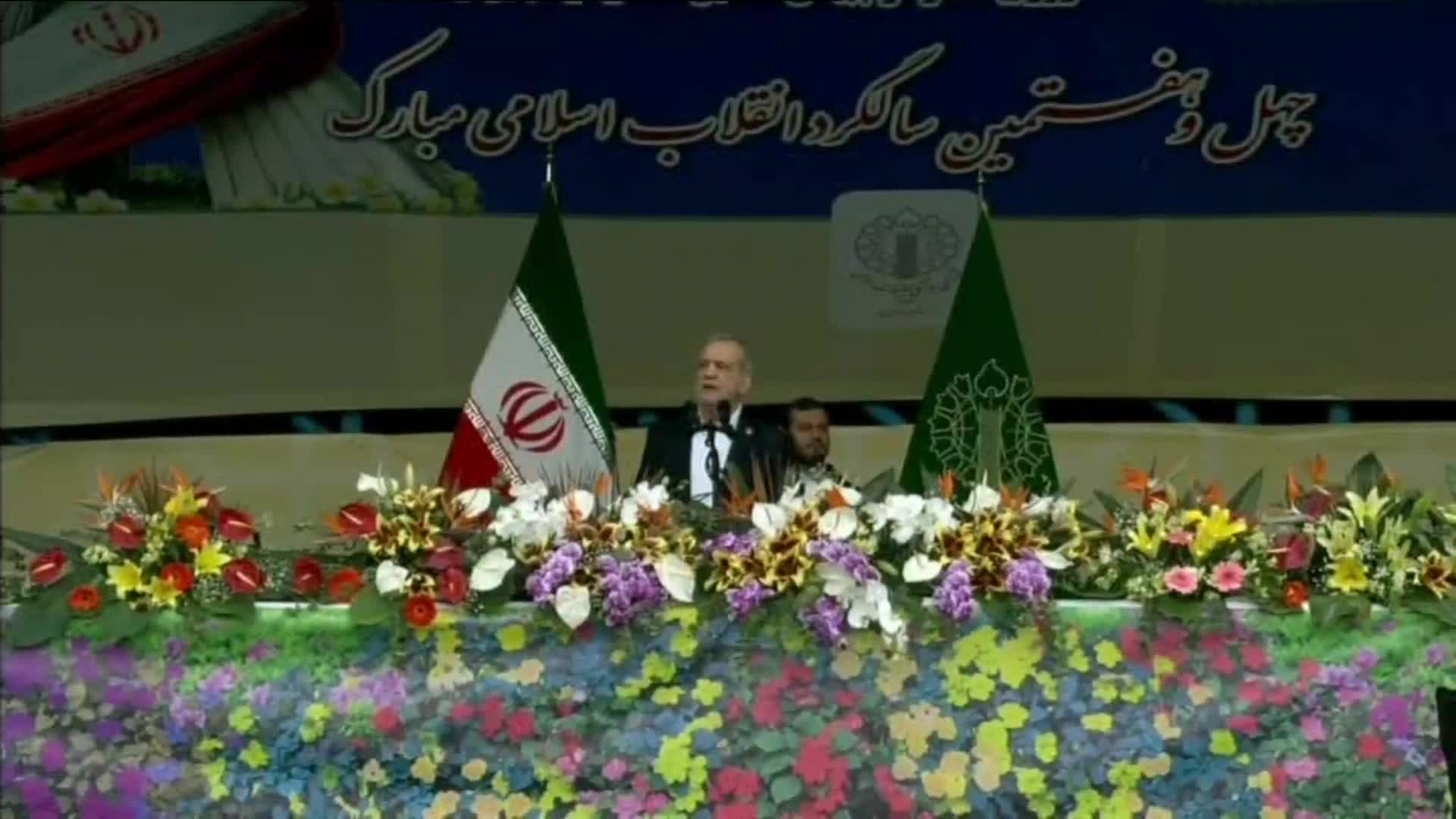 الرئيس الإيراني: الشعب خرج للدفاع عن بلاده وثورته ونسعى لتعزيز علاقاتنا مع دول الجوار