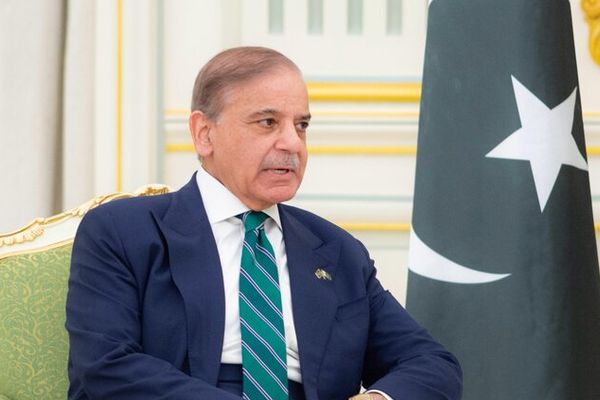 رئيس الوزراء الباكستاني يرحب بقبول الرئيس الأمريكي طلب تمديد وقف إطلاق النار