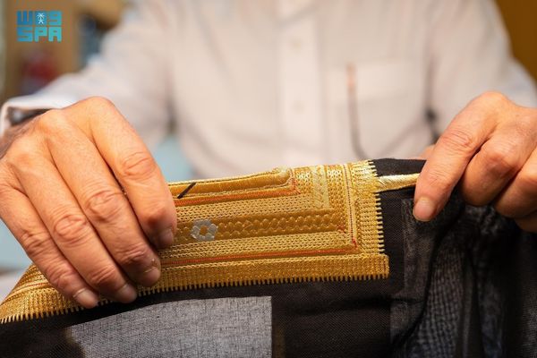 "استعداد الرجل للعيد".. مظهر من مظاهر الفرح بالعاصمة الرياض