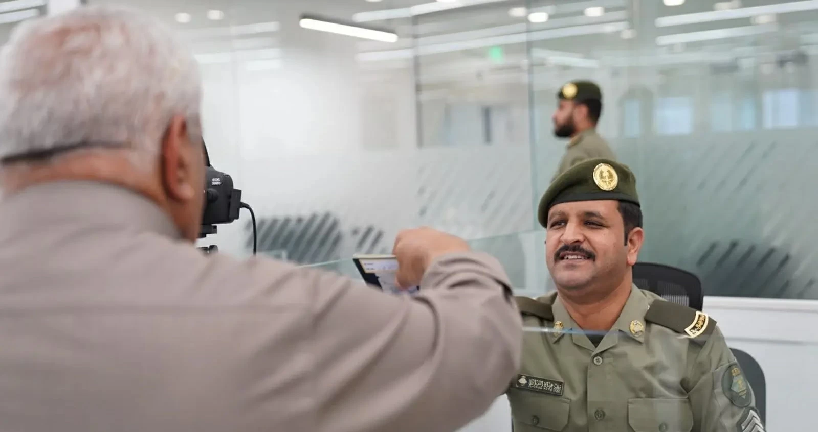 جوازات منفذ جديدة عرعر تنهي إجراءات مغادرة أولى رحلات الحجاج