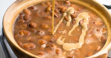 سحور 17 رمضان.. طريقة عمل الفول بالطحينة