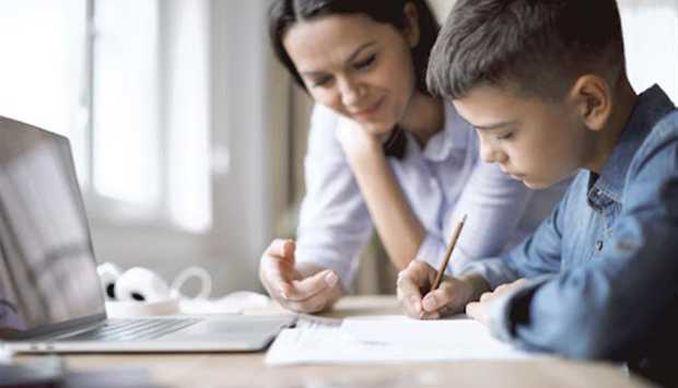 مع اقتراب الامتحانات.. نصائح للأمهات لمساعدة الأبناء في المذاكرة والمراجعة