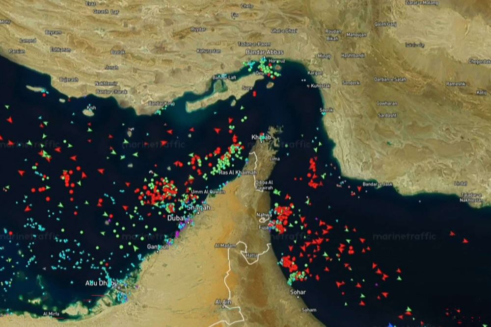 إيران تعلن أن نطاق سيطرتها لهرمز يشمل مياها إماراتية وأبوظبي تنتقد