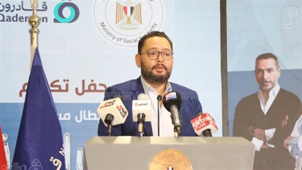 أحمد رزق بعد تكريم «اللون الأزرق»: تقدير الدولة للفن الهادف لمس قلوبنا