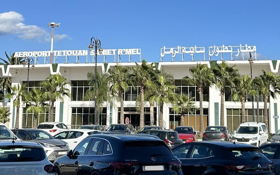 ممارسات بمرآب مطار تطوان تثير الجدل.. اتهامات بـ“احتكار غير قانوني” وفرض إتاوات على المسافرين