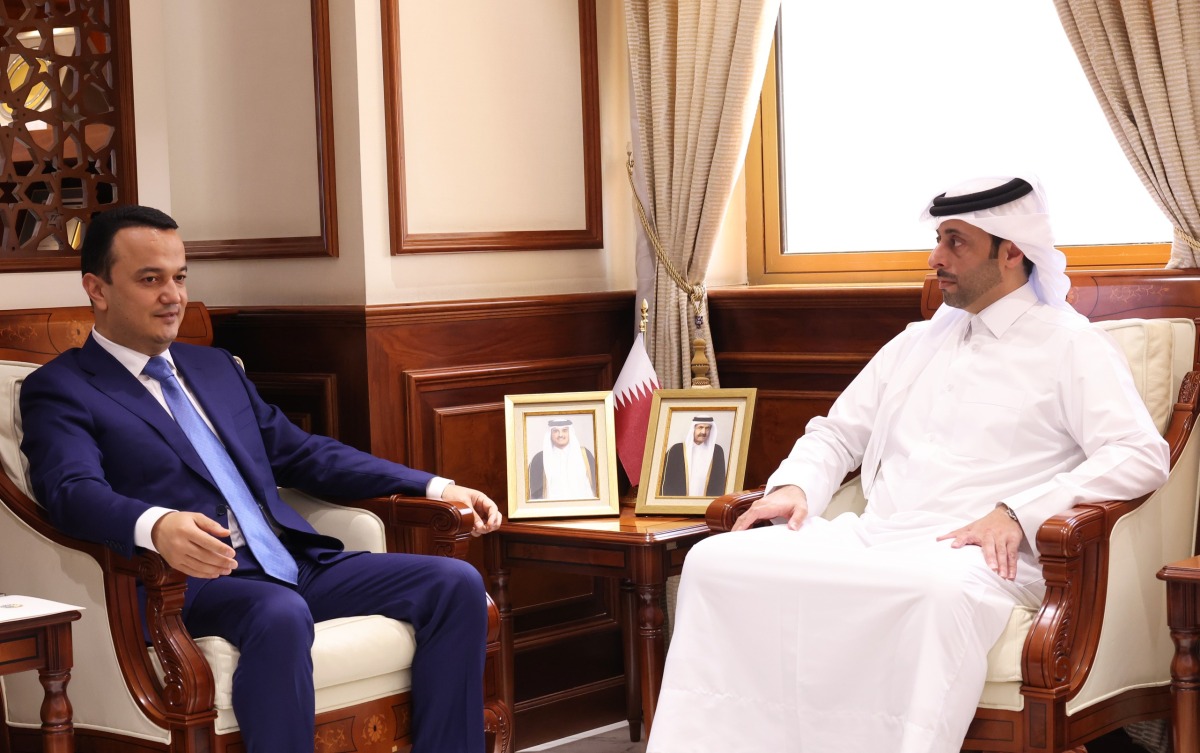 ‫ وزير البلدية يلتقي وزير الاستثمار والتجارة والصناعة بجمهورية أوزبكستان