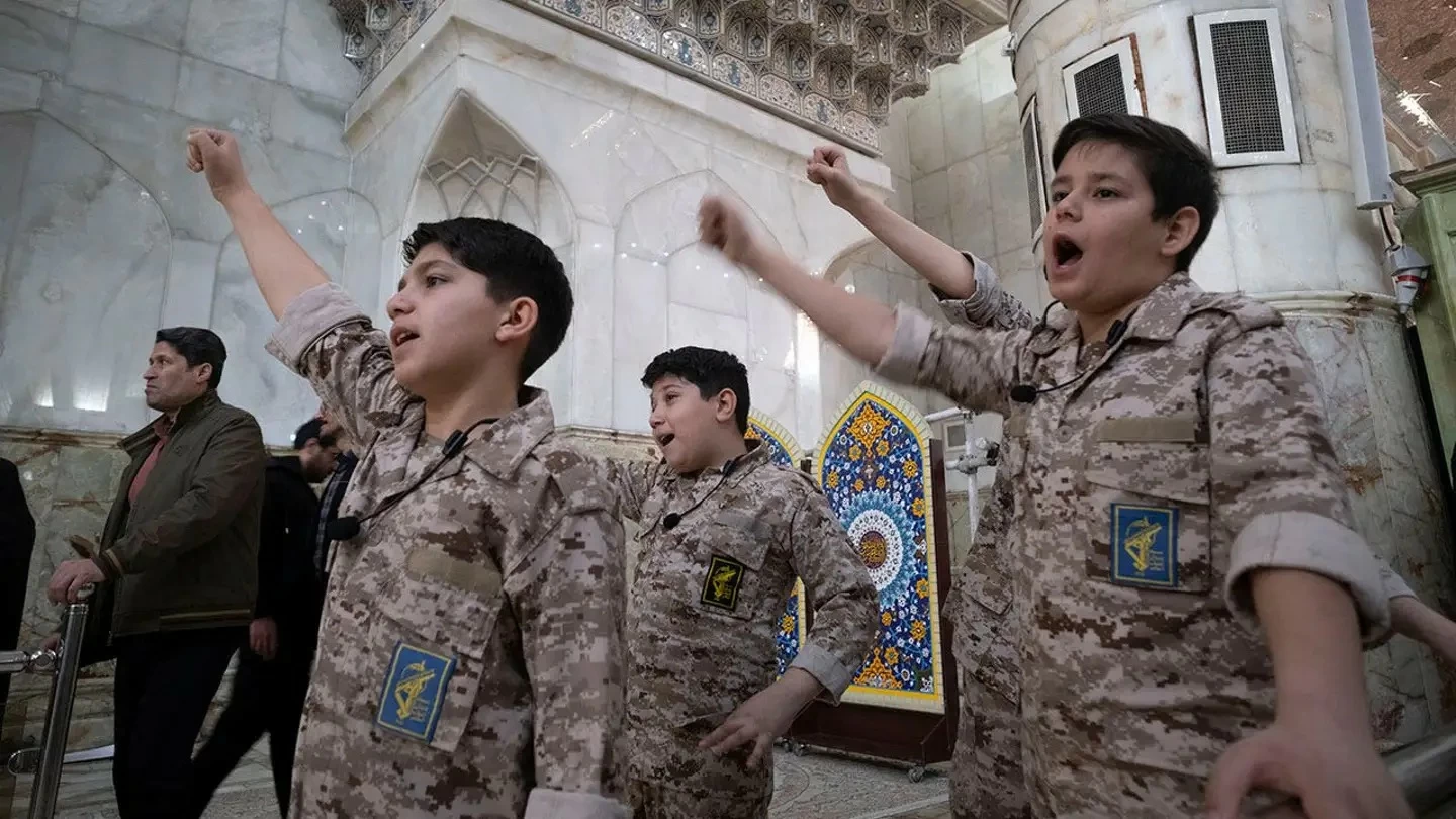 منظمات دولية تطالب إيران بوقف تجنيد الأطفال
