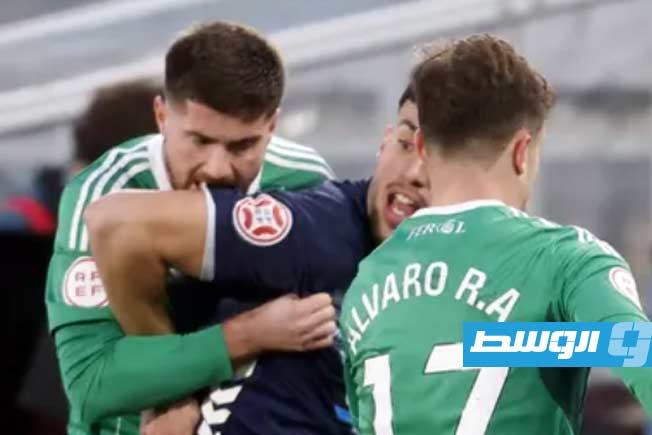 (شاهد) واقعة عض غريبة في الدوري الإسباني.. وطرد لاعب راسينغ يهدده بالإيقاف