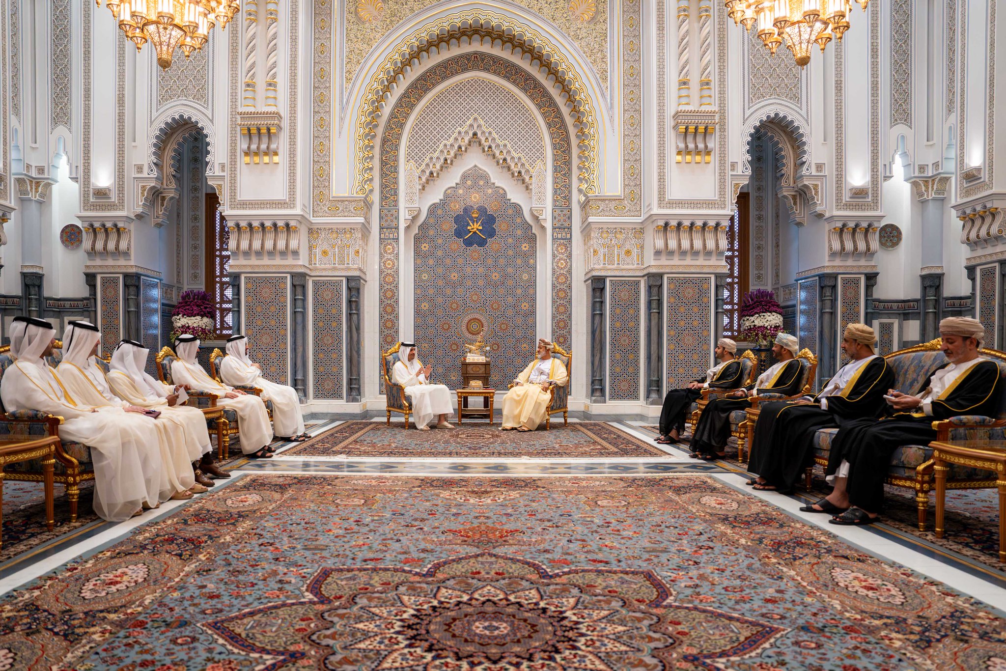 جلالة السلطان يستقبل رئيس الوزراء وزير الخارجية القطري ويؤكد على دفع الجهود الدبلوماسية لإنهاء الأزمة الإيرانية