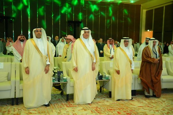 الوزير الفضلي يُكرّم مقاولي شركة المياه الوطنية المتميزين