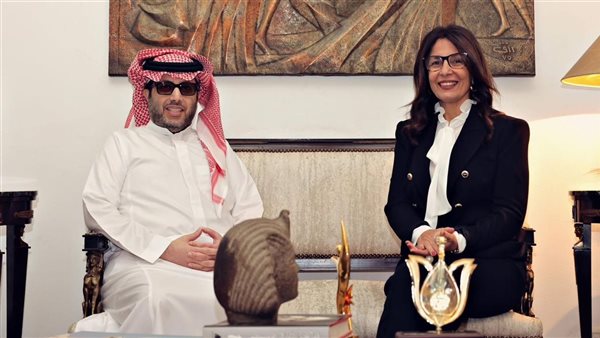 وزيرة الثقافة تستقبل تركي آل الشيخ لبحث تعزيز التعاون الثقافي والفني بين البلدين (صور)