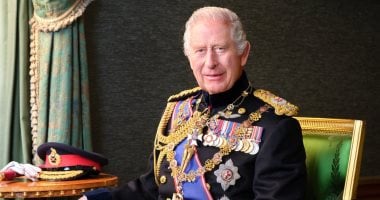 الملك تشارلز يعلق على اعتقال شقيقه الأمير أندرو