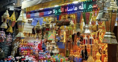 منطقة السيد البدوي في الغربية تتزين بفوانيس رمضان.. أجواء روحانية وهدايا الشهر الكريم في كل مكان.. إقبال كبير من المواطنين من المحافظات المجاورة للاستمتاع وشراء الهدايا.. وأصحاب المحال