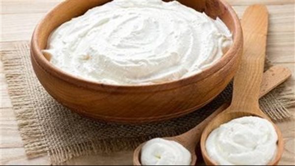 الفرق بين الزبادي البلدي والمعلب وأيهما أفضل للصحة